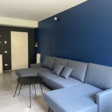 Family House By Sarah 아파트 *