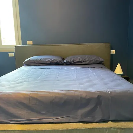 Family House By Sarah 아파트 *